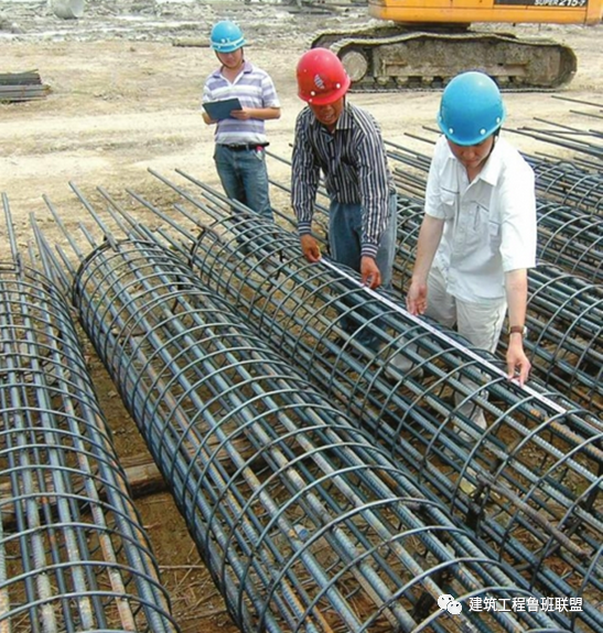 冲击钻孔施工工艺流程_钻孔冲击流程工艺施工视频_冲击钻孔原理