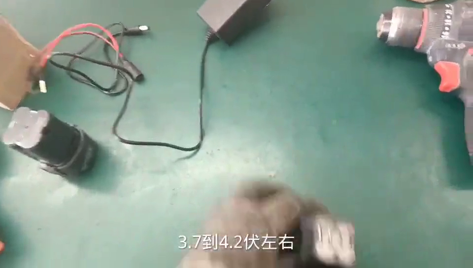 手电钻电池给手机充电_手电钻充电_手电钻电池充不进电怎么办