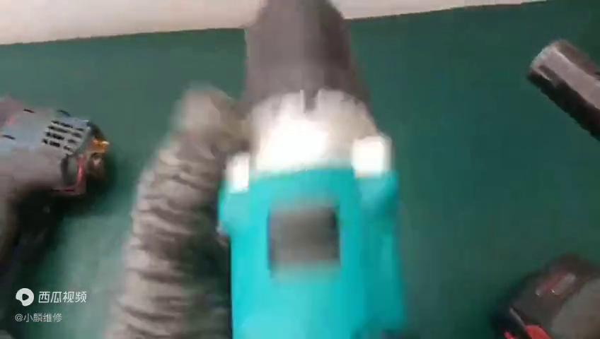电动角磨机拆卸教程_电动角磨机维修图解_电动角磨机片的正确装法